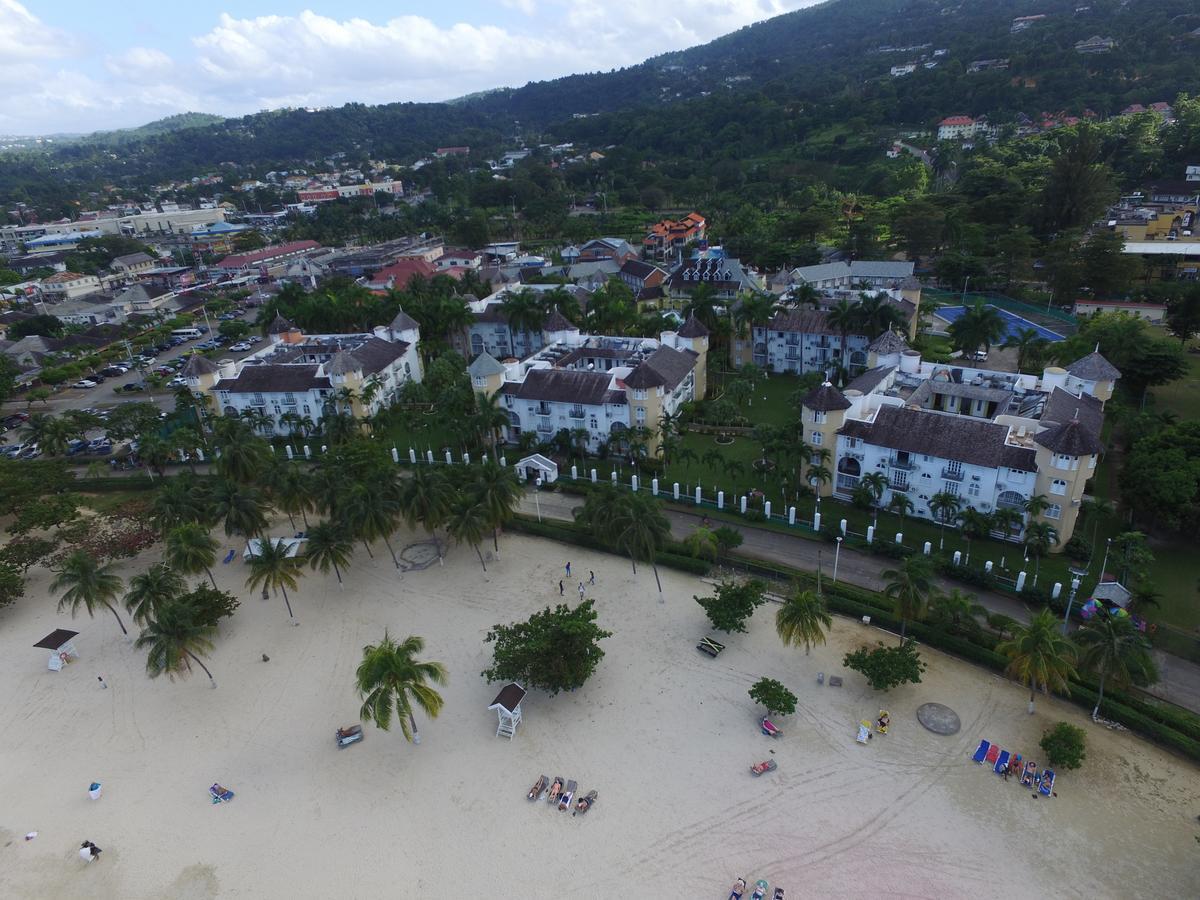 Sandcastles Beach Resort 오쵸 리오스 외부 사진