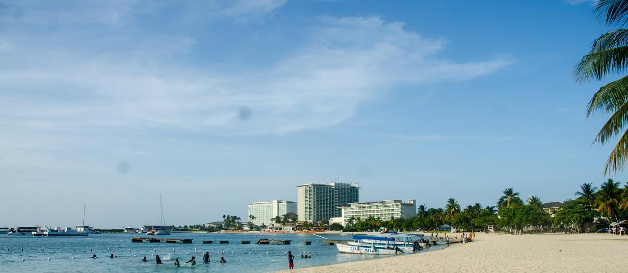 Sandcastles Beach Resort 오쵸 리오스 외부 사진